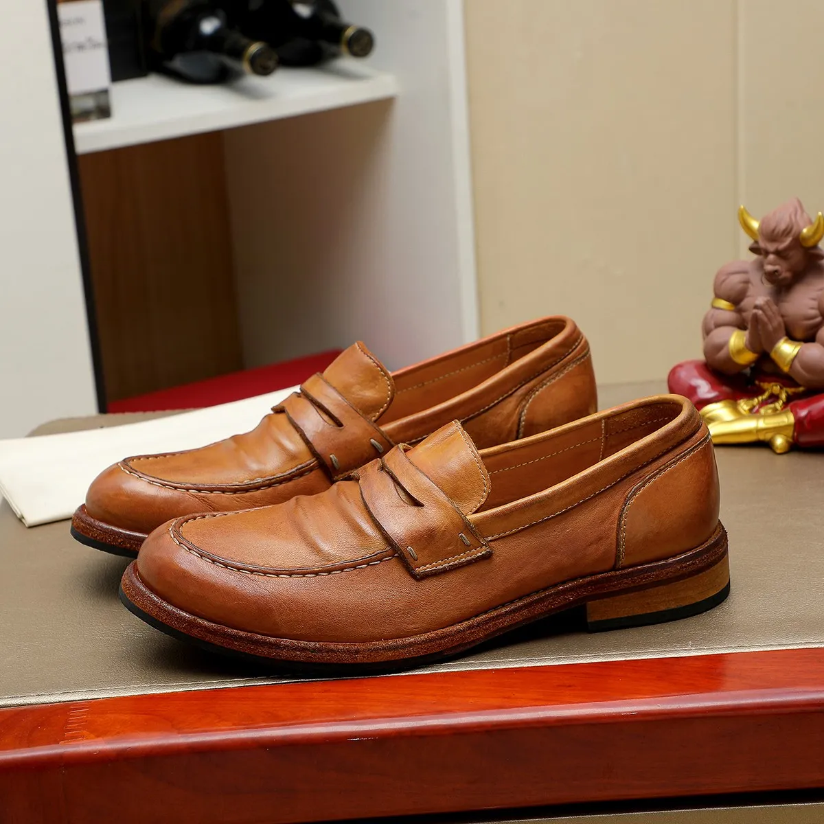 Men's shoes 💰920 💰 Louis Vuitton LV ® Autumn and Winter 🆕 models 🔛Full shoe counter First layer cowhide, 🐂Leather lined casual shoes for men, super soft outsole, a must for driving. Counter synchronization Original first layer cowhide Completely 1:1 mold customization 🌹Top version, 3 colors available! Number: 38-45 (37.46. Customized)